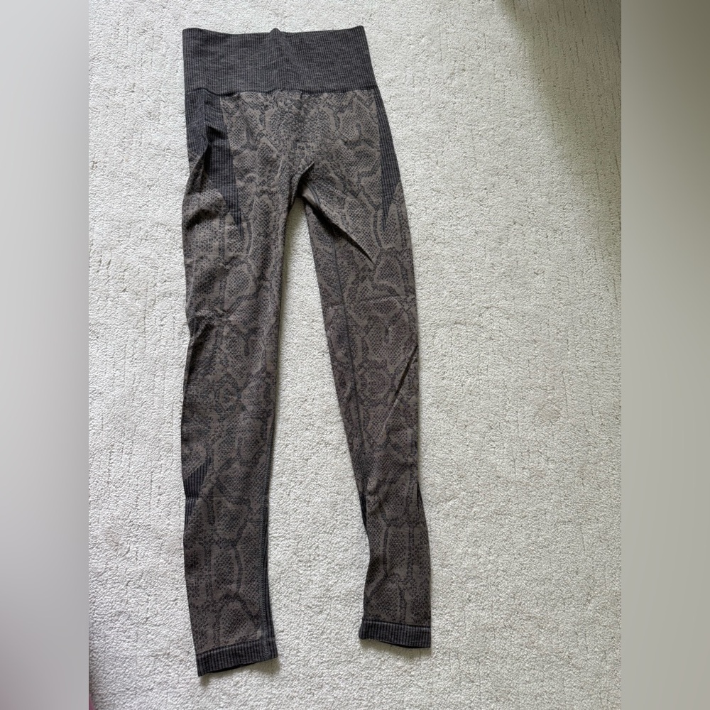 Varley Snake Print Leggings - Black and Gray